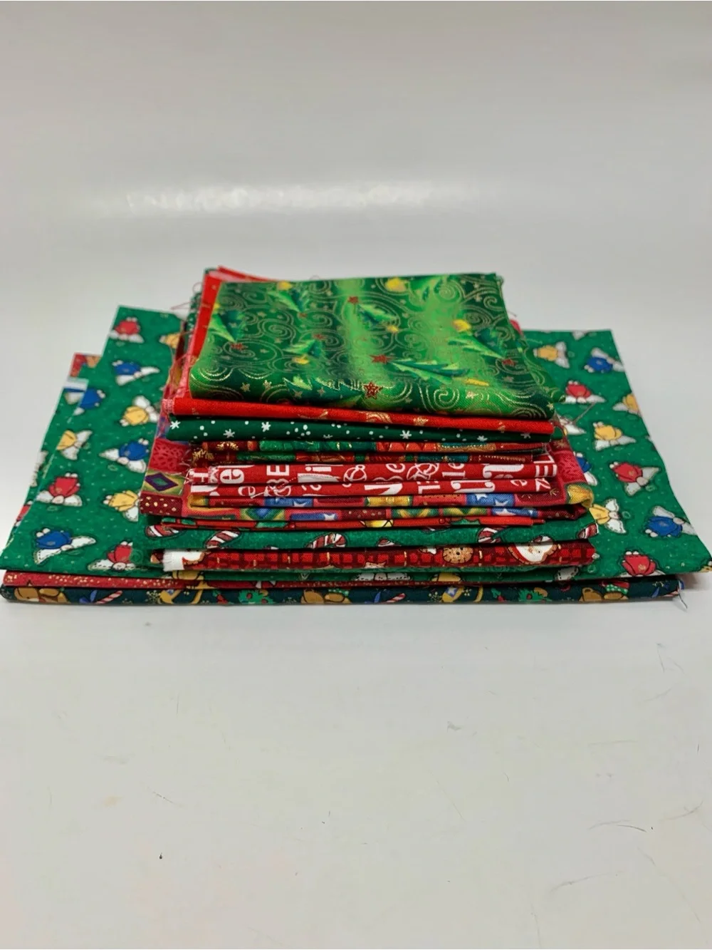 Christmas Holiday Cotton Quilting Fabric Scrap Remnants Lot, 13 Prints Nostalgic